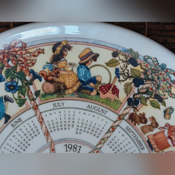 1981 Calendar Plate by Deborah Bell Jarrett - Picture 4 of 15